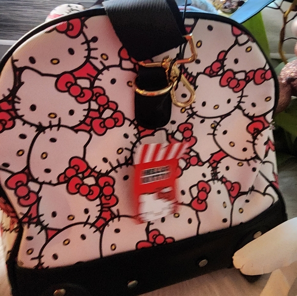 Hello Kitty Duffel Bag Carry On 18" new - Picture 4 of 8